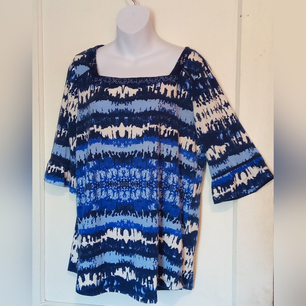 Carolyn Taylor Ladies Blue and Cream Patterned Blouse Sz M